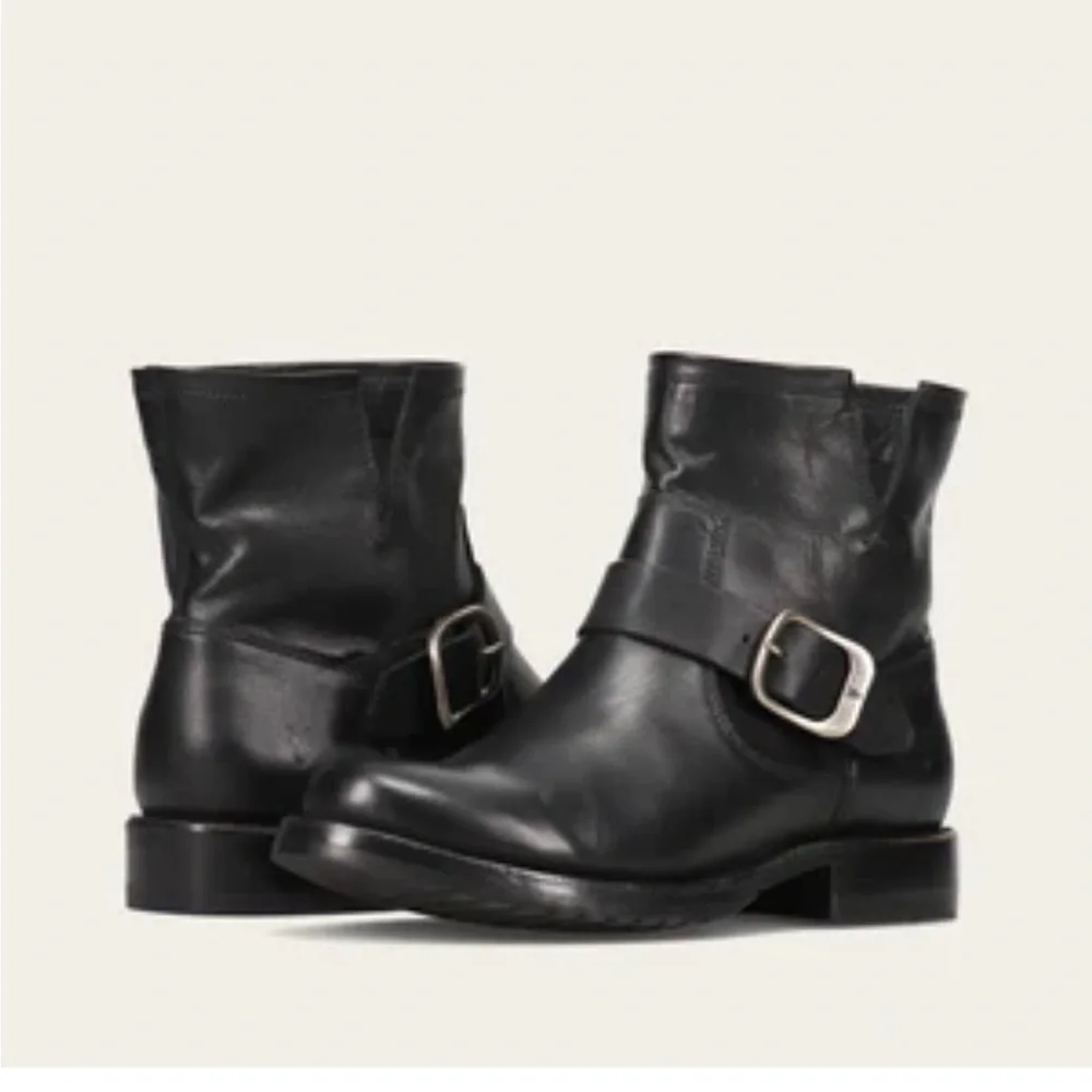 Frye Veronica Black Leather Flex Ankle Booties. Size 9.5
